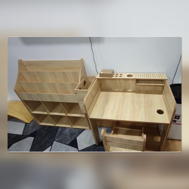 Bàn hoạt động Montessori